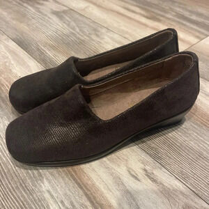 EUC! Aerosoles Expresso Brown Suede Size 7 Slip On Loafer Flat 1” Wedge Heel